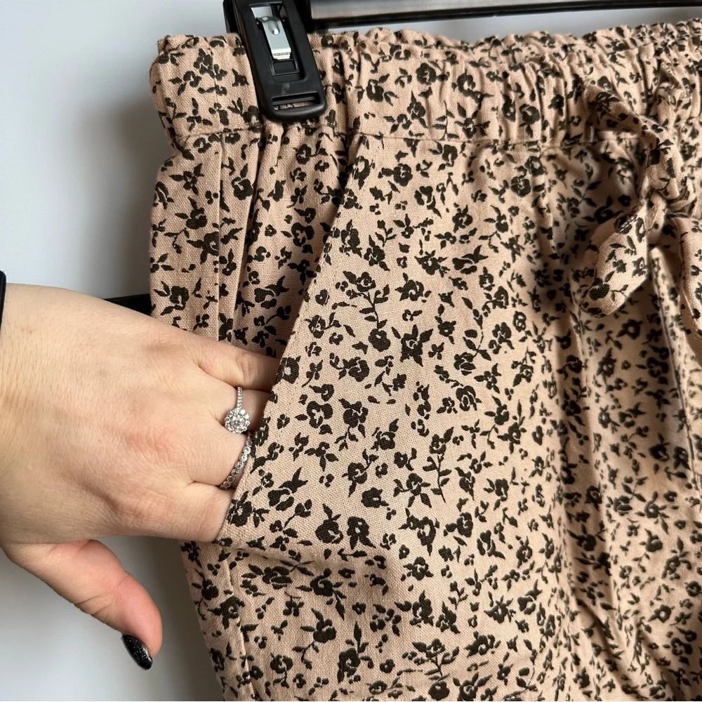 NWT Daytrip Woven Floral Jogger Buckle Spring Fashion Style Pants Sz Medium - Picture 5 of 12